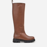 Flattered Luna caramel