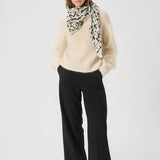 Felisia huivi, Black Dot