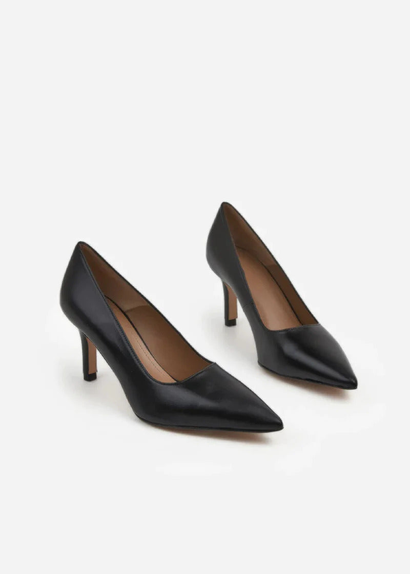 Flattered Roberta mustat korkkarit