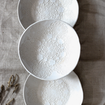 Petra Lund keraaminen lautanen pitsillä