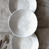 Petra Lund keraaminen lautanen pitsillä