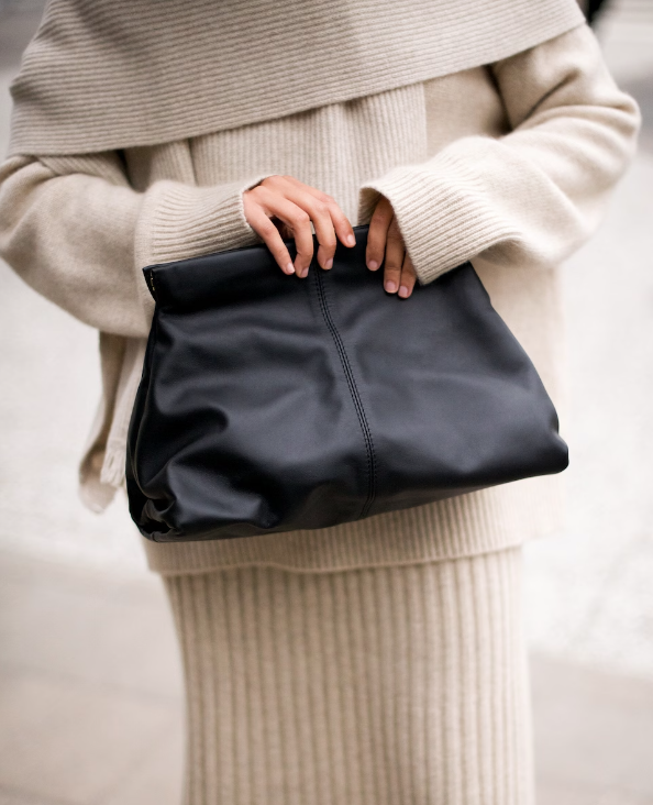Flattered - Clay Clutch nahkaa, musta