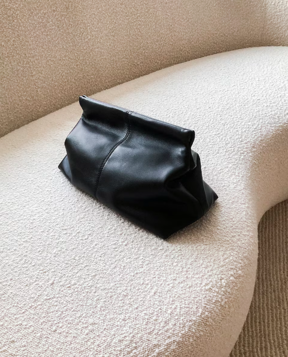 Flattered - Clay Clutch nahkaa, musta