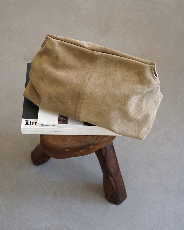 Flattered - Clay Clutch mokkanahkaa, sand