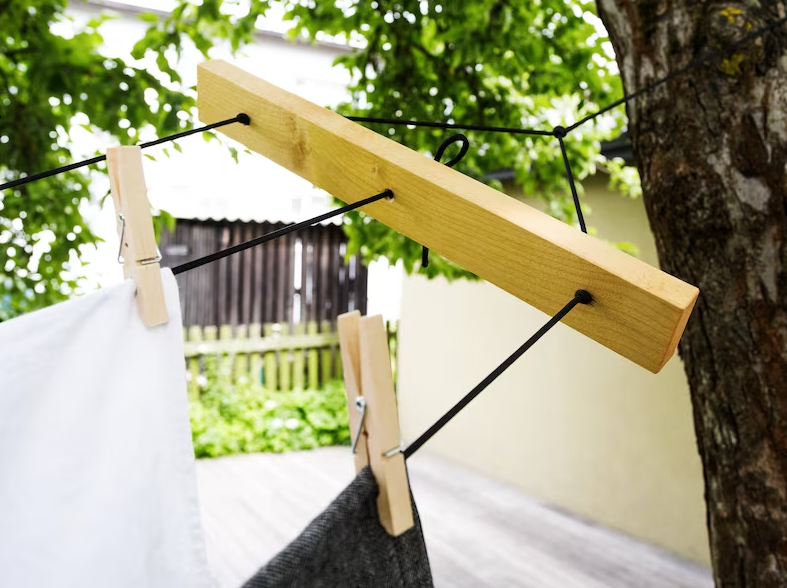 Pesuliisu - pyykkinaru mustalla narulla