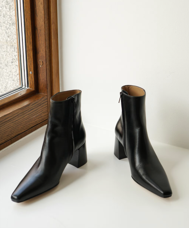 Flattered - Riley nilkkurit nahkaa, musta