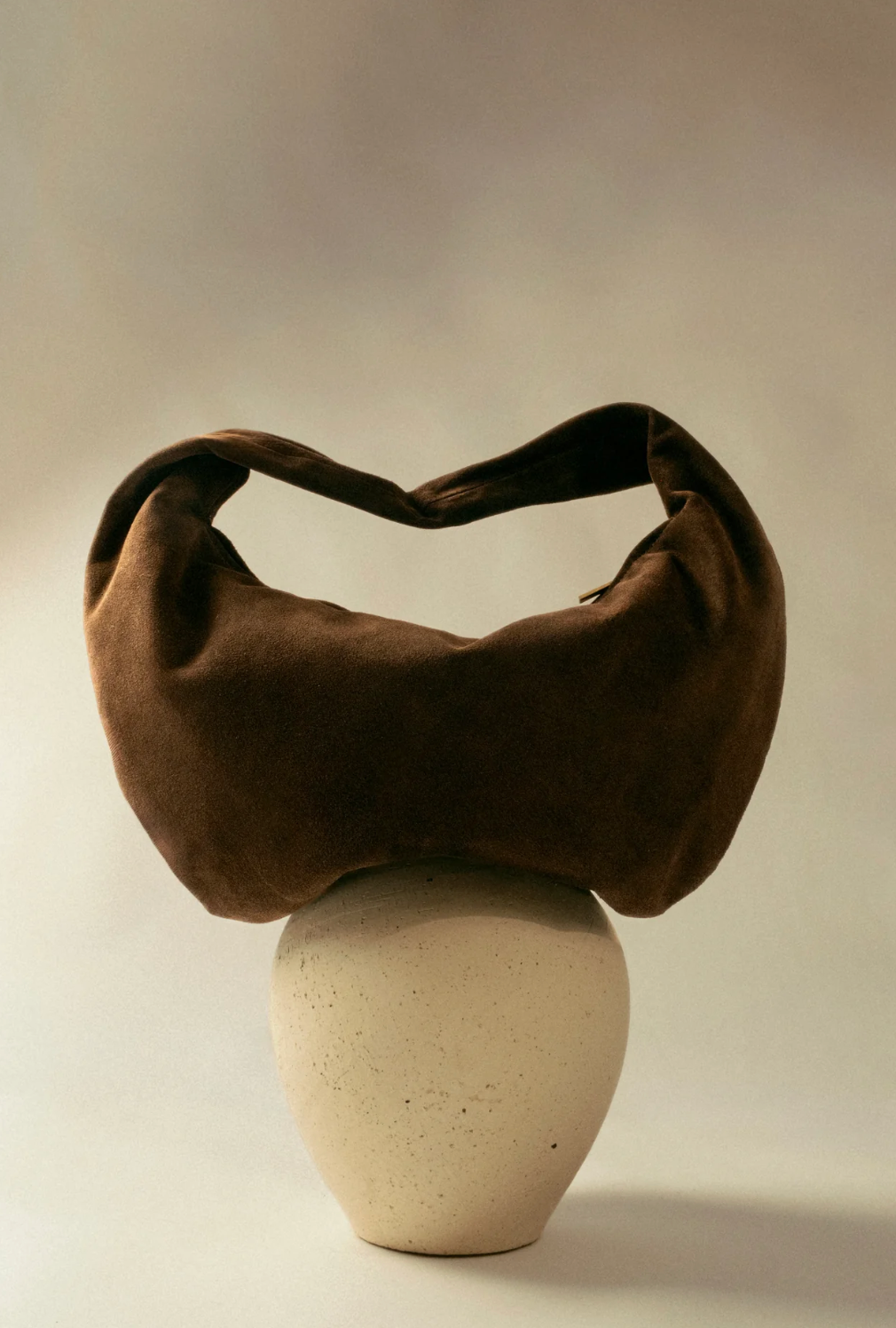 Flattered - Alva shoulder bag, suede chocolade