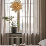 Maja 50 tähti, Off White