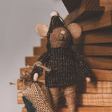 Jouluhiiret lahjasäkin kanssa