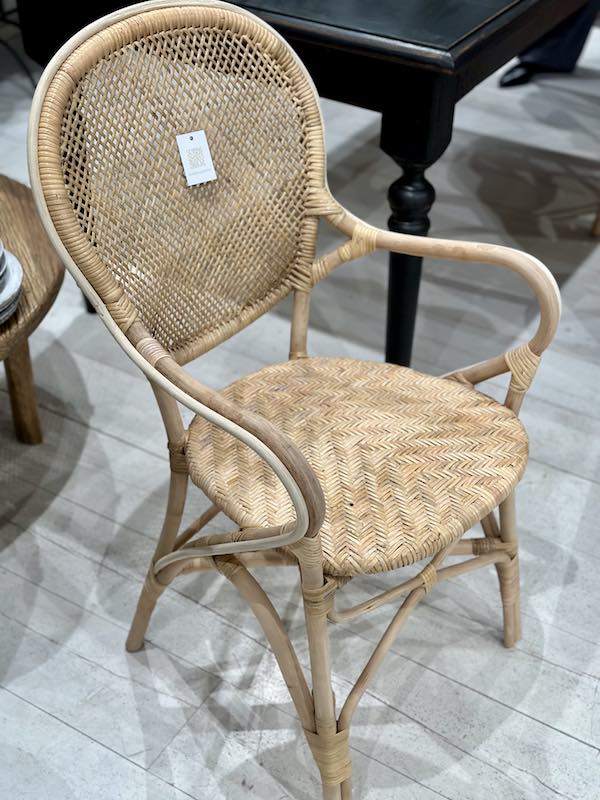 Olsson & Jensen - Lotta rottinkituoli käsinojilla