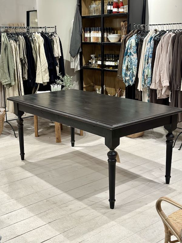 Olsson & Jensen - Vanha vintage ruokapöytä, musta