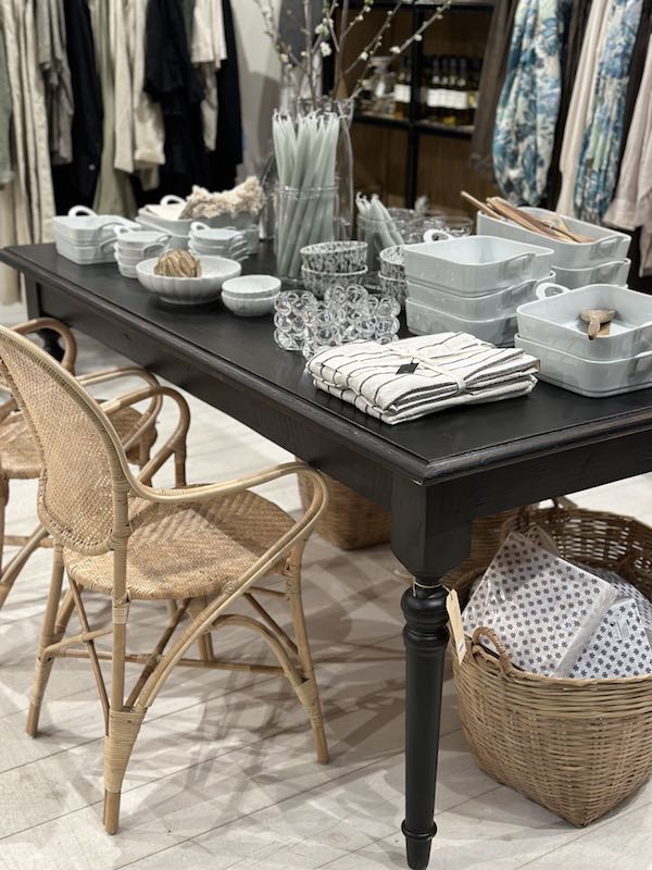 Olsson & Jensen - Vintage ruokapöytä, musta