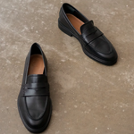 Flattered - Sara nahkaloaferit, musta