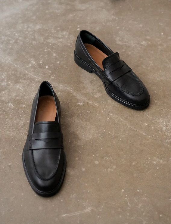 Flattered - Sara nahkaloaferit, musta