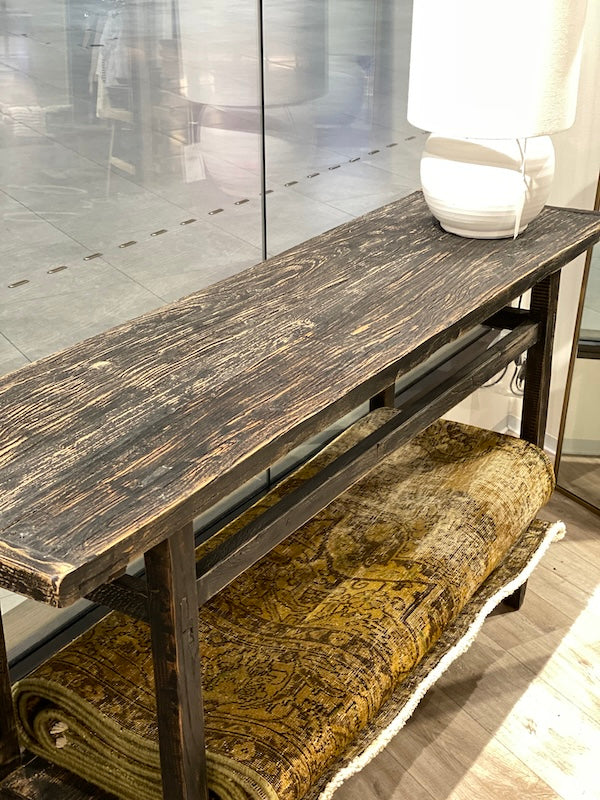 Snowdrops Copenhagen - pitkä sivupöytä hyllyllä #722, black