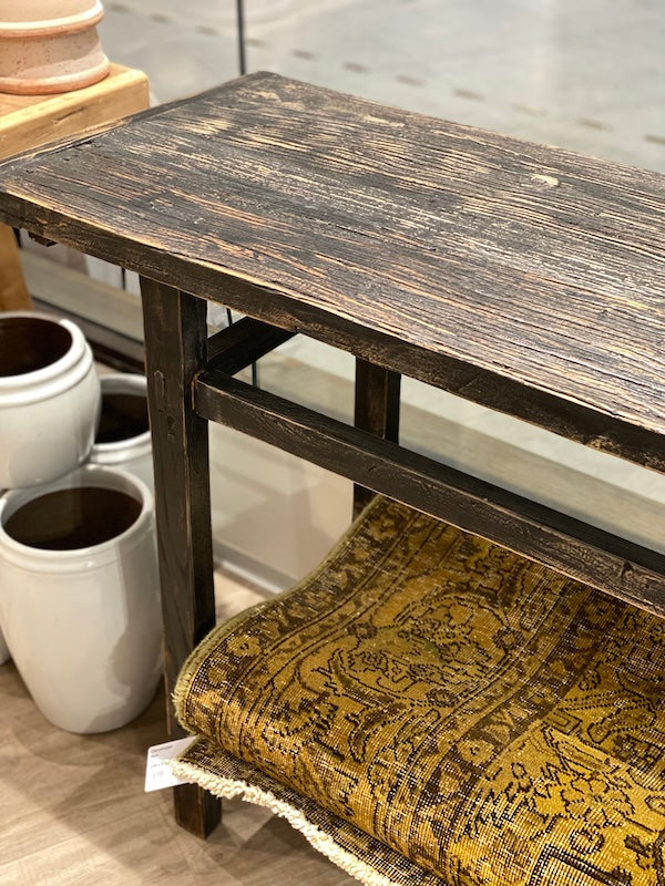 Snowdrops Copenhagen - pitkä sivupöytä hyllyllä #722, black