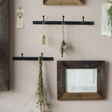 Naulakko kahdella koukulla, Black