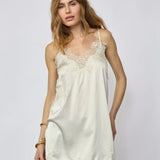 Idun pitsimekko, Off White