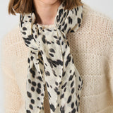 Felisia huivi, Black Dot