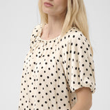 Dorthea pusero, Black Dot