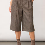 Veya ruudulliset bermudashortsit, Brown