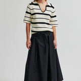 Larkini hame, Black