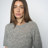 Mape lyhythihainen neule o-kaula-aukolla, Grey Melange