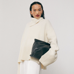 Flattered - Clay Clutch nahkaa, musta
