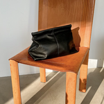 Flattered - Clay Clutch nahkaa, musta