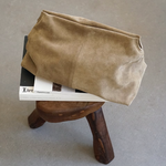 Flattered - Clay Clutch mokkanahkaa, sand