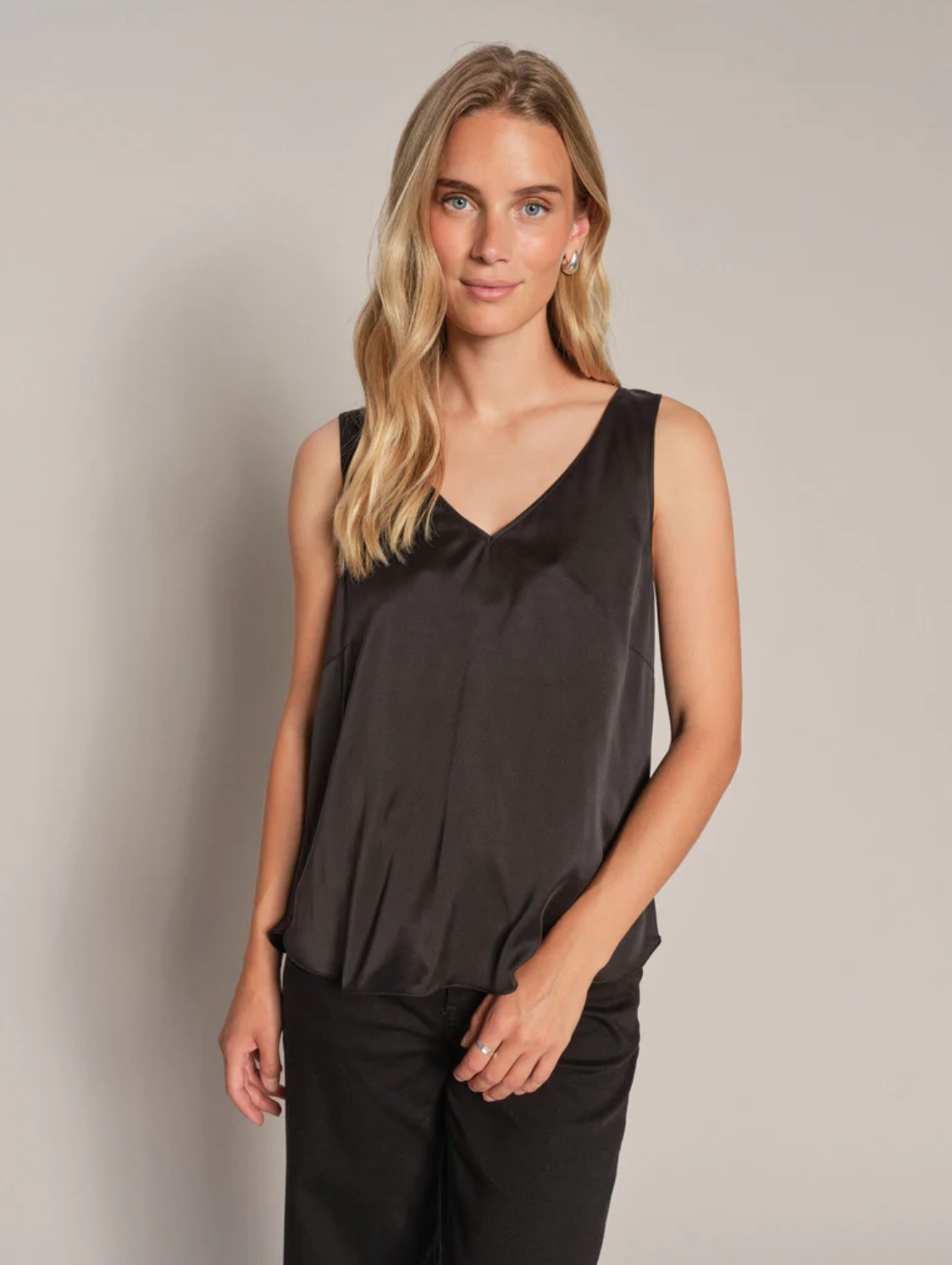 Mos Mosh - Astrid v-neck silkkitoppi, black