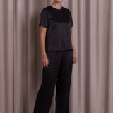 Leveälahkeiset satiinihousut, Black