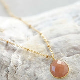 Adoration Peach Moonstone kaulakoru, Gold Plated