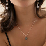 Adoration Labradorite kaulakoru, Silver Plated