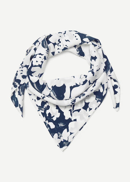 Samsoe&Samsoe - Hailan silkkihuivi, Flora blue