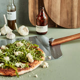 Pizza peel, Nature