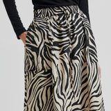 Pranni hame, Black