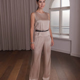 Leveälahkeiset satiinihousut, Latte