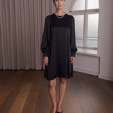 Pitkähihainen satiinimekko puhvihihalla, Black